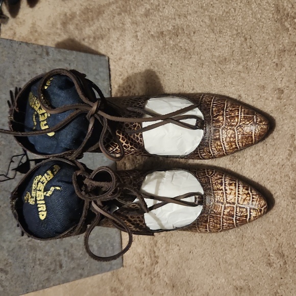 Shoes - Picture 3 of 7